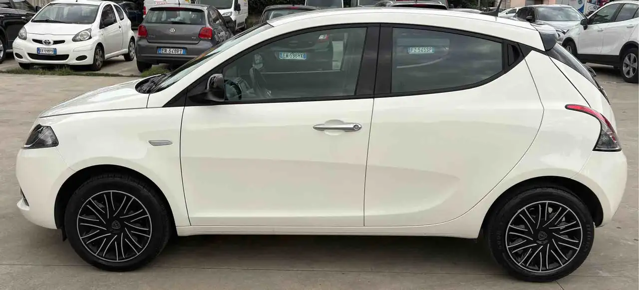 Lancia Ypsilon 2023