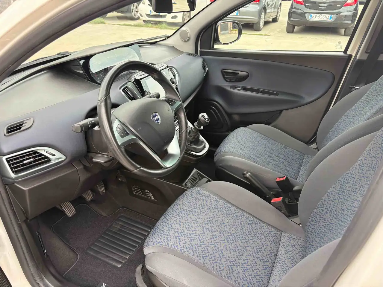 Lancia Ypsilon 2023 — фото 11