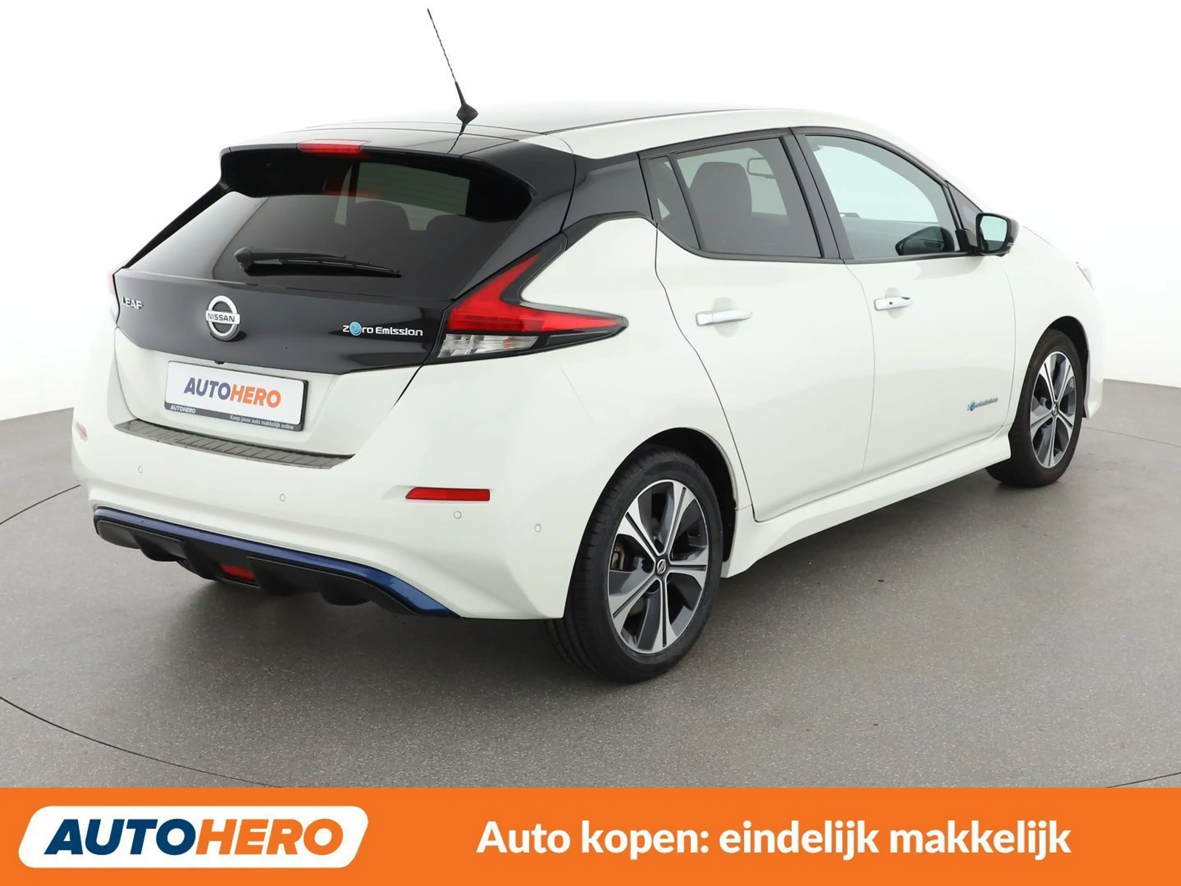 Nissan Leaf electric drive 110 kW Tekna — photo 6