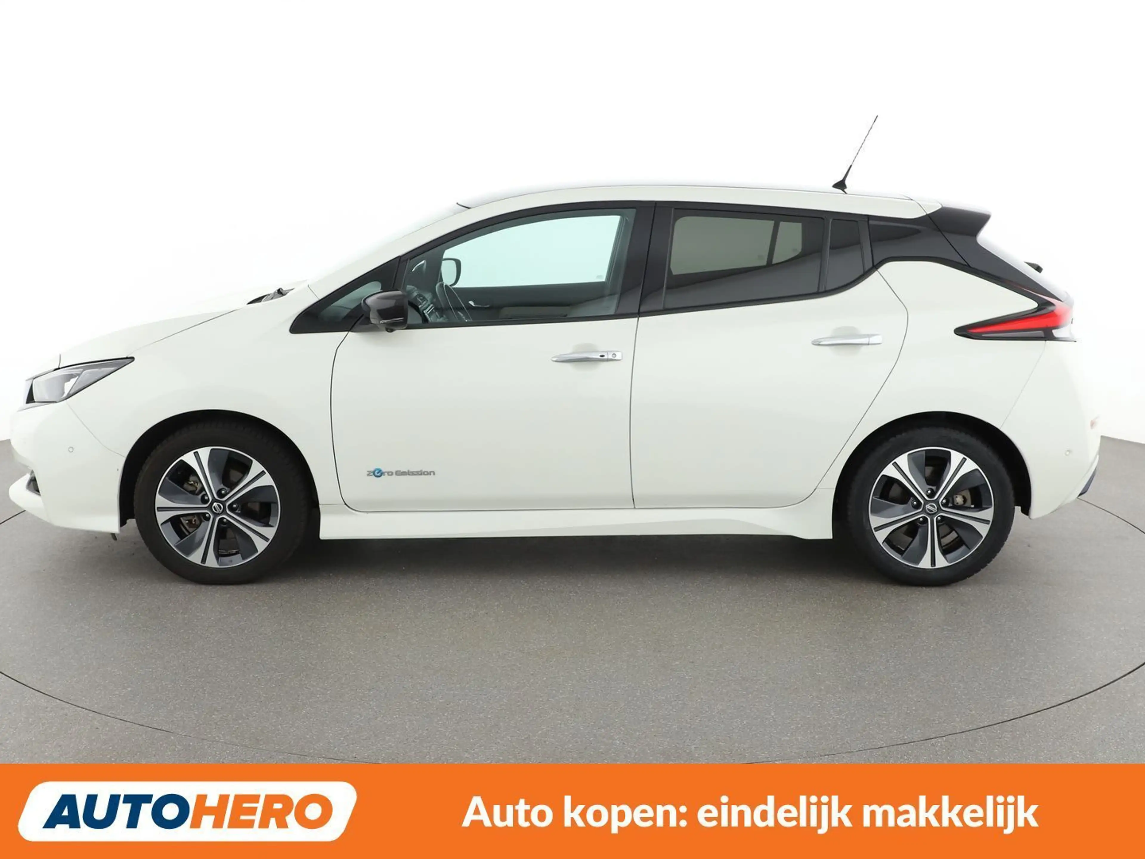 Nissan Leaf electric drive 110 kW Tekna — photo 3
