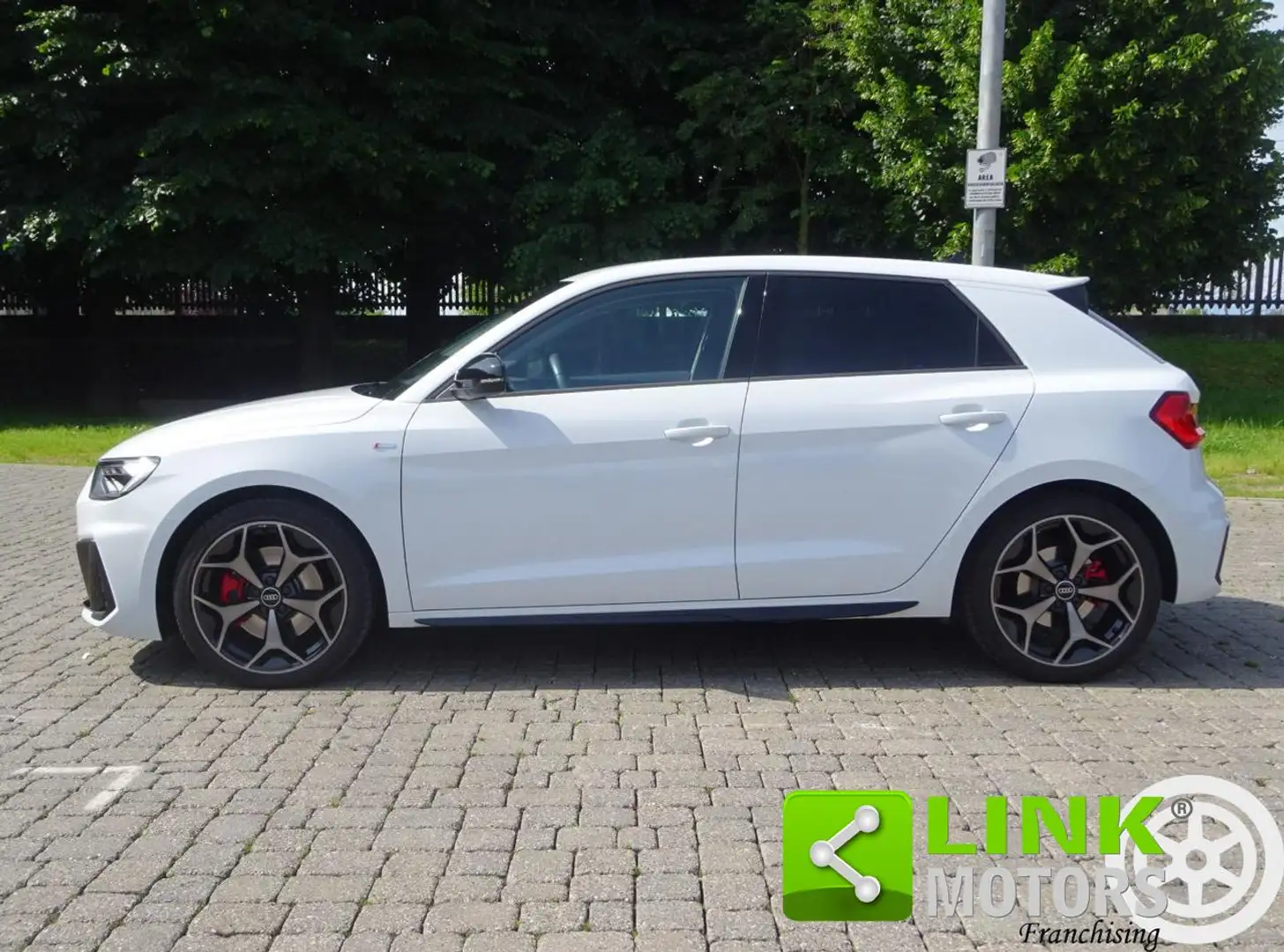 Audi A1 SPB 40 TFSI S tronic Identity Black S Line Wit - 2