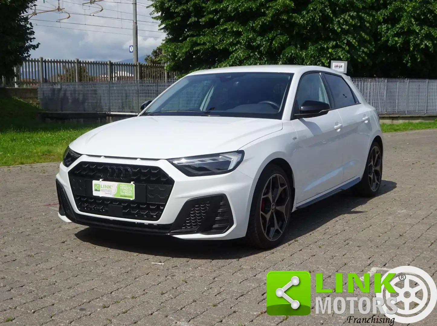 Audi A1 SPB 40 TFSI S tronic Identity Black S Line Wit - 1