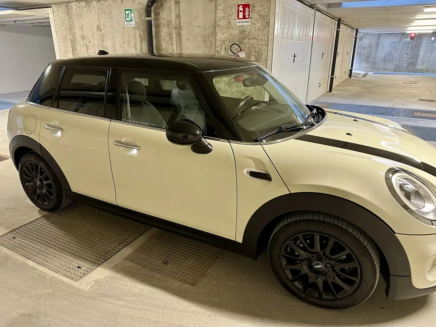MINI Cooper D Mini IV F55-F56 2014 1.5 Hype 5p auto Beige - 2