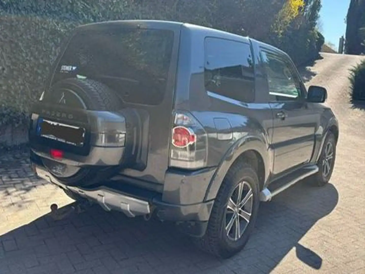 Mitsubishi Pajero Pajero 3.2 DI-D Automatik Diamant Edition Grau - 2