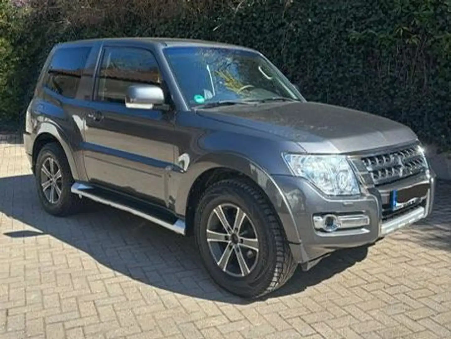 Mitsubishi Pajero Pajero 3.2 DI-D Automatik Diamant Edition Grau - 1