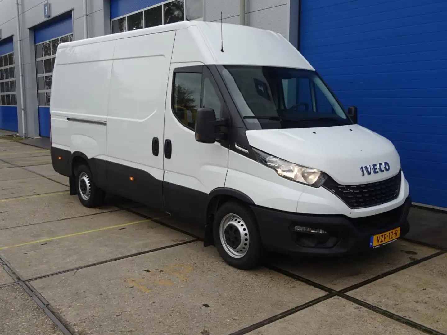 Iveco Daily 35S16V EURO 6 - L2 H2 - 160 PK Automaat - Airco - Wit - 1