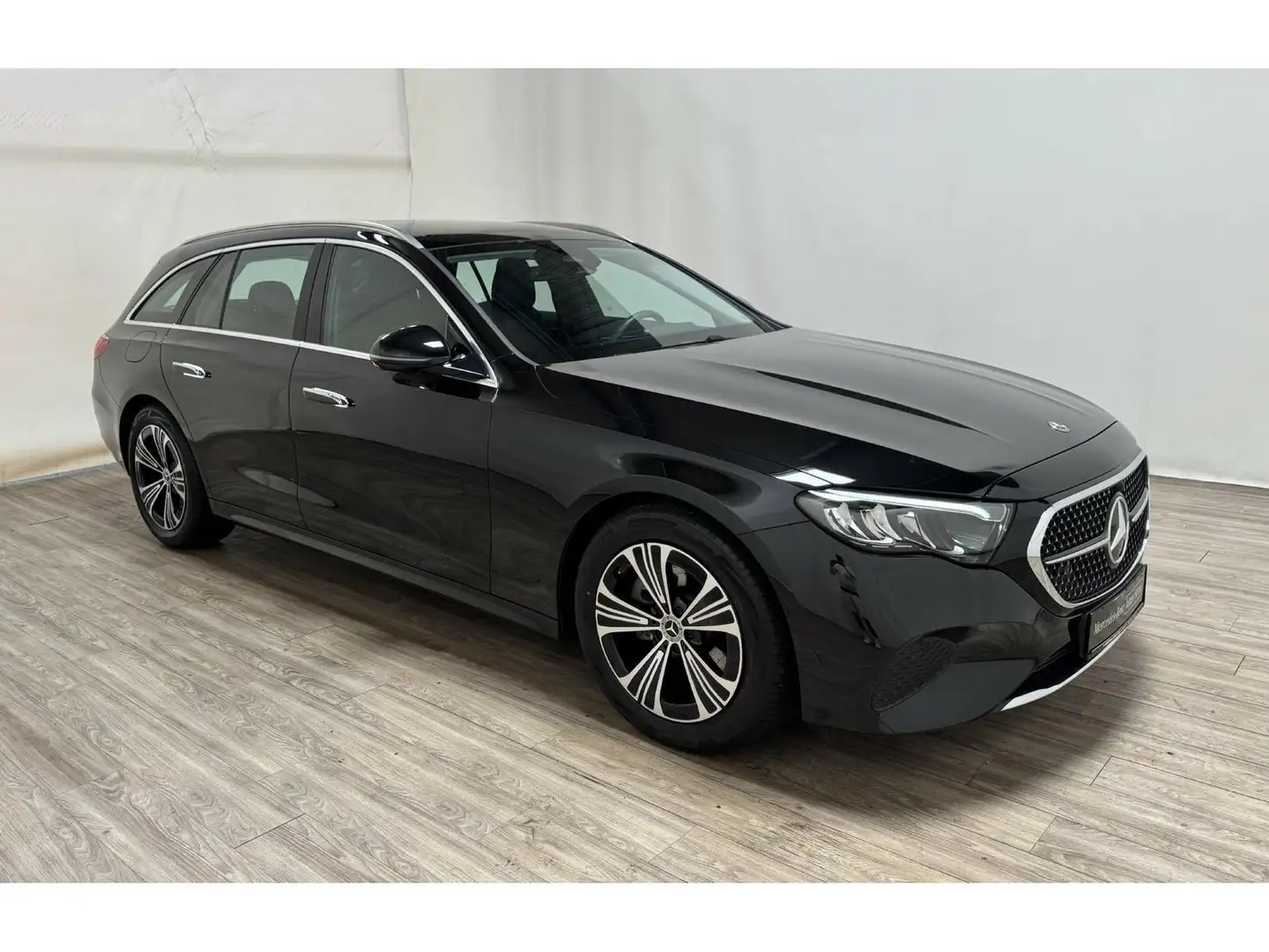 Mercedes-Benz E 200 T AVANTGARDE Pano*AHK*Standheiz*Distro*Kam Schwarz - 2