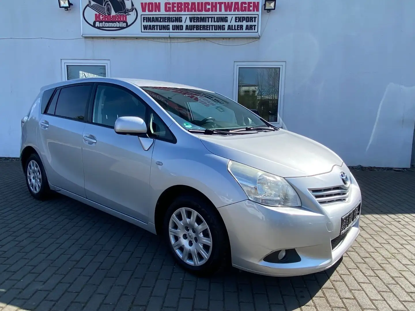 Toyota Verso Life 2.0 D-4D /Klimaanlage/7-Sitzer/6-Gang Stříbrná - 1
