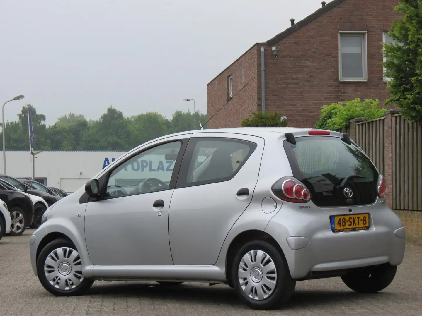 Toyota Aygo 1.0-12V Now| AIRCO | 5-DEURS | NAP | ELEK RAMEN | Gris - 2