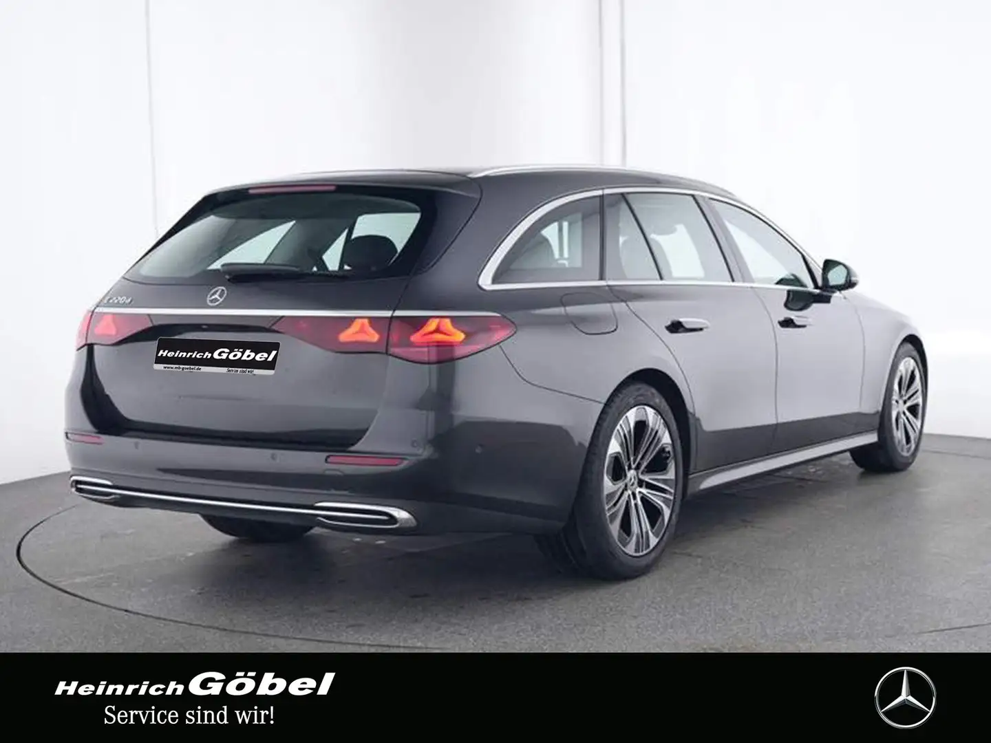 Mercedes-Benz E 220 d AVANTGARDE+PANO+AHK+DISTRONIC+KAMERA Grau - 2