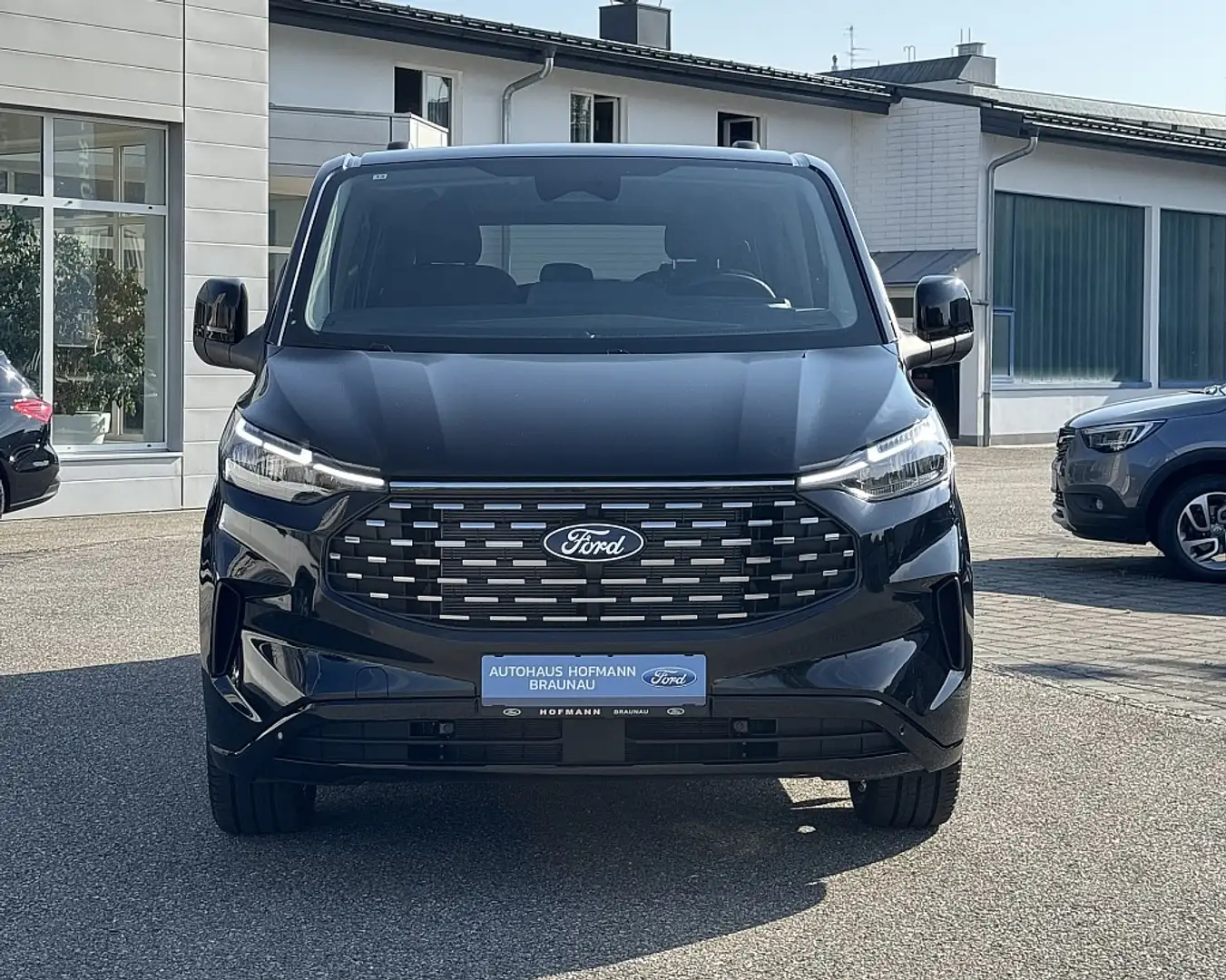 Ford Tourneo Custom Bus 2,0 EcoBlue 320 L1H1 FWD Titanium Aut. Schwarz - 2