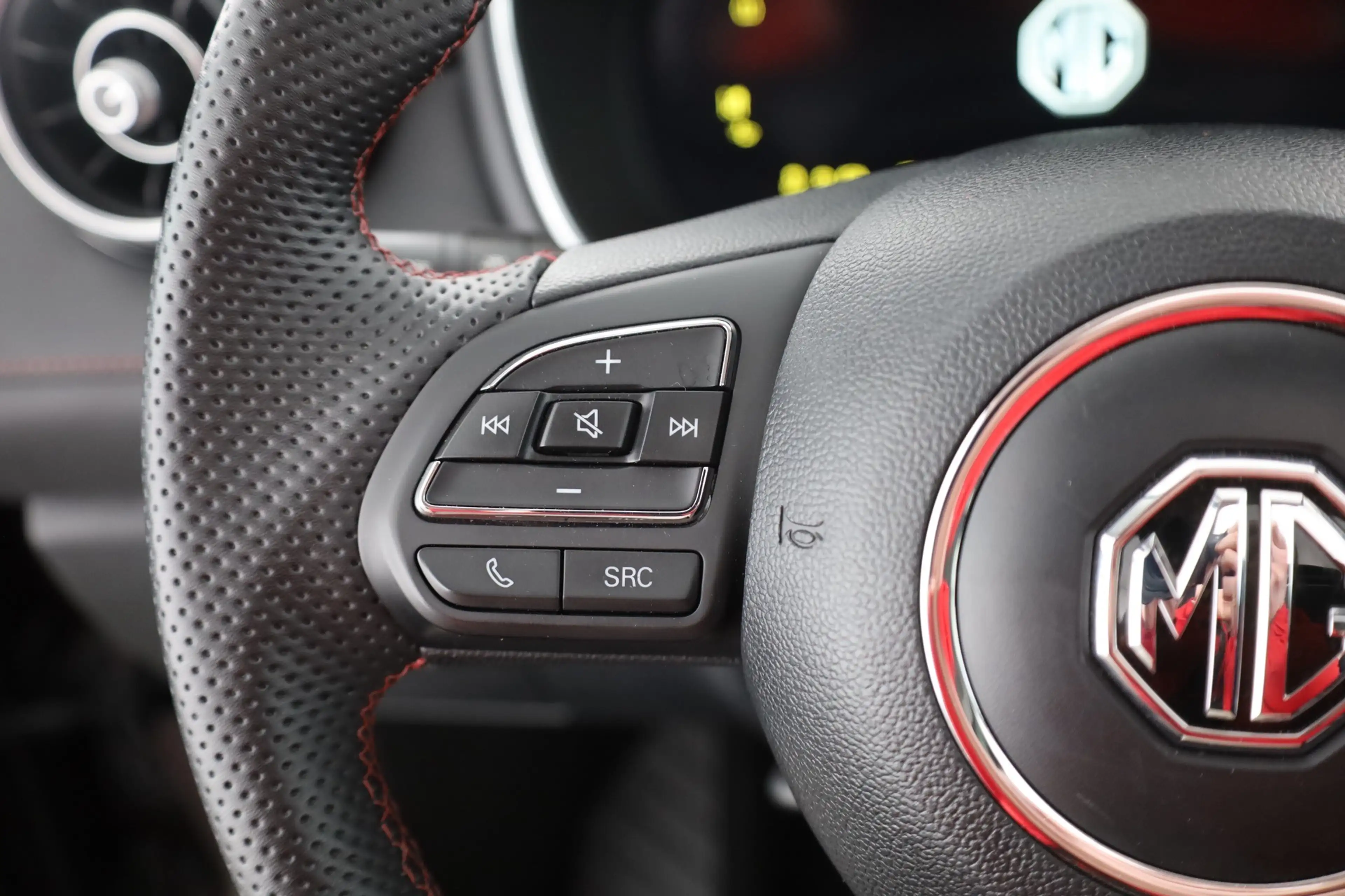 MG HS 1.5 T-GDI Luxury Aut. LED ACC Navi 360° Pano — photo 15