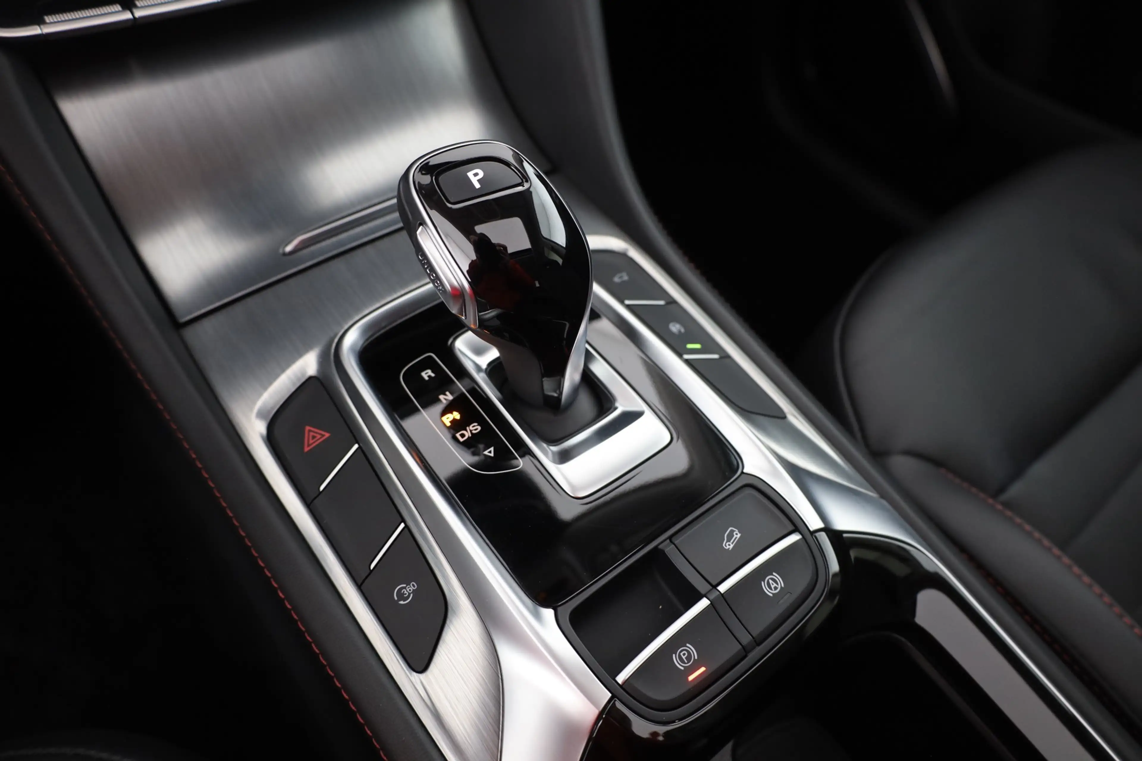 MG HS 1.5 T-GDI Luxury Aut. LED ACC Navi 360° Pano — photo 13