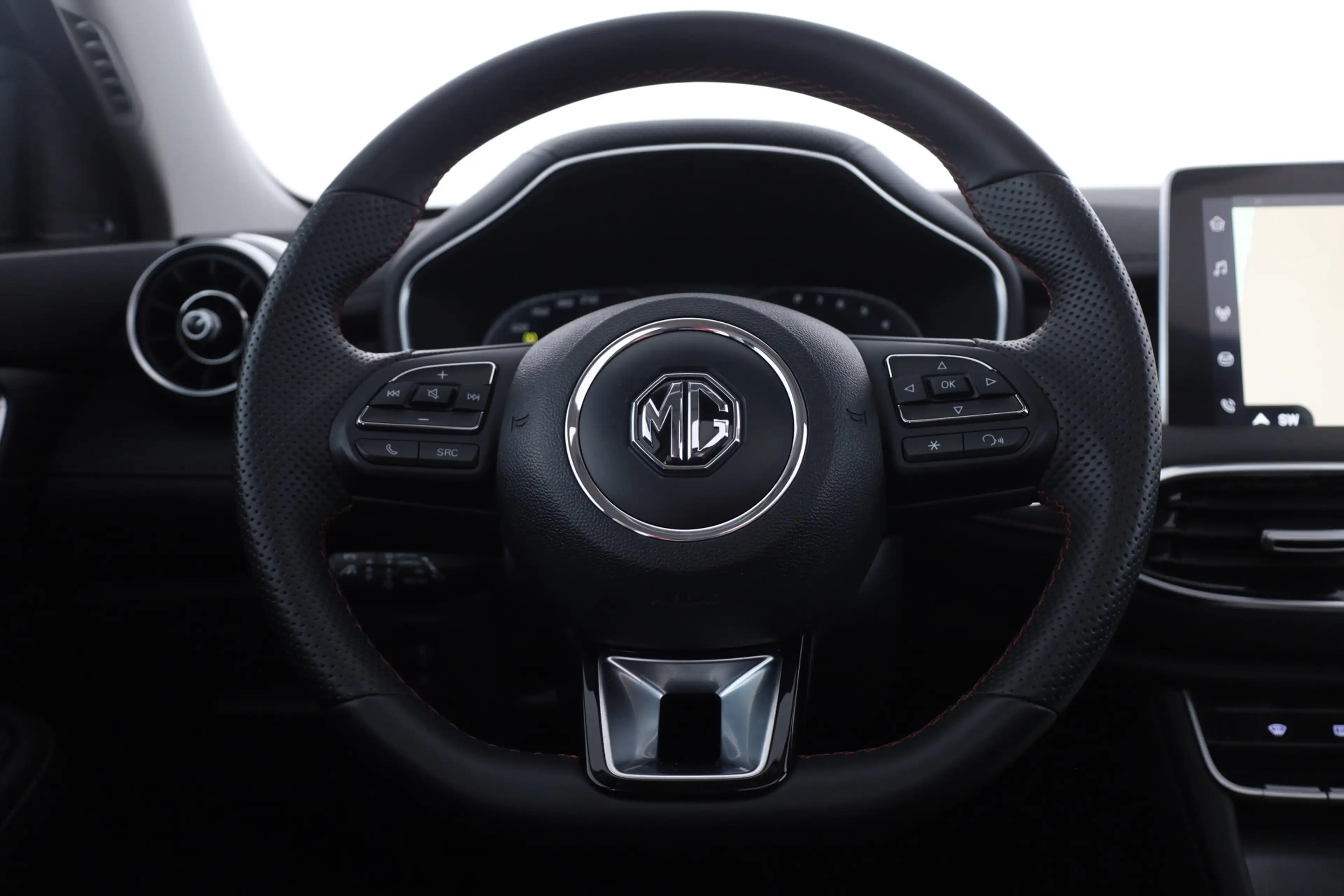 MG HS 1.5 T-GDI Luxury Aut. LED ACC Navi 360° Pano — photo 14