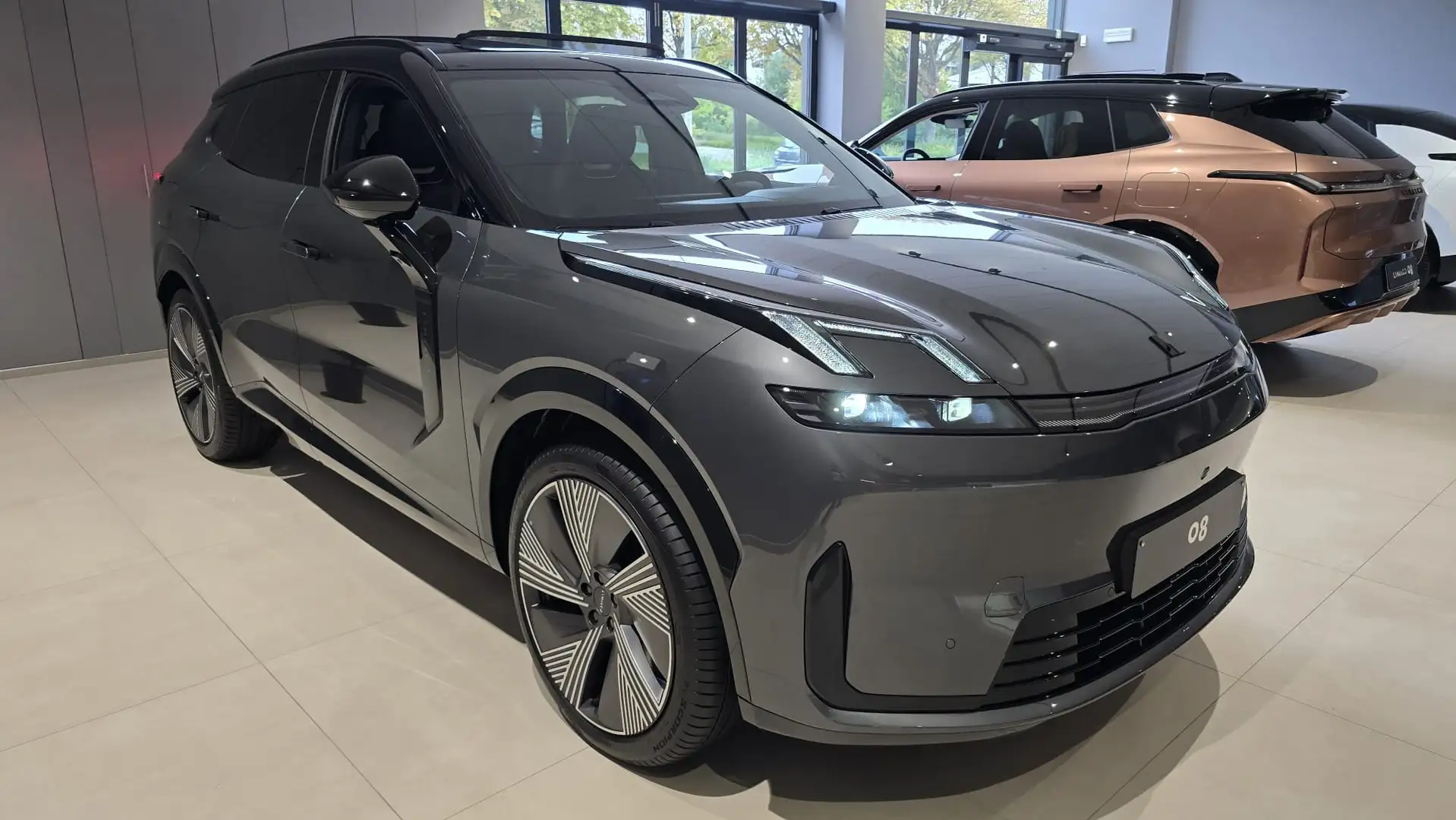 Lynk & Co 08 More - stock actie Gris - 2