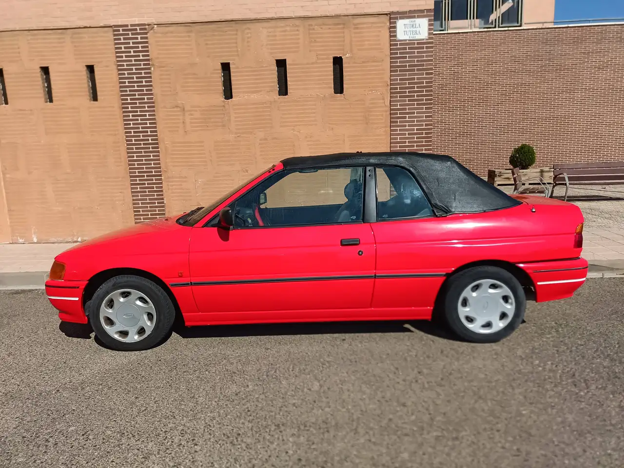 Ford Escort Cabrio 1.6 EFI, foto 1