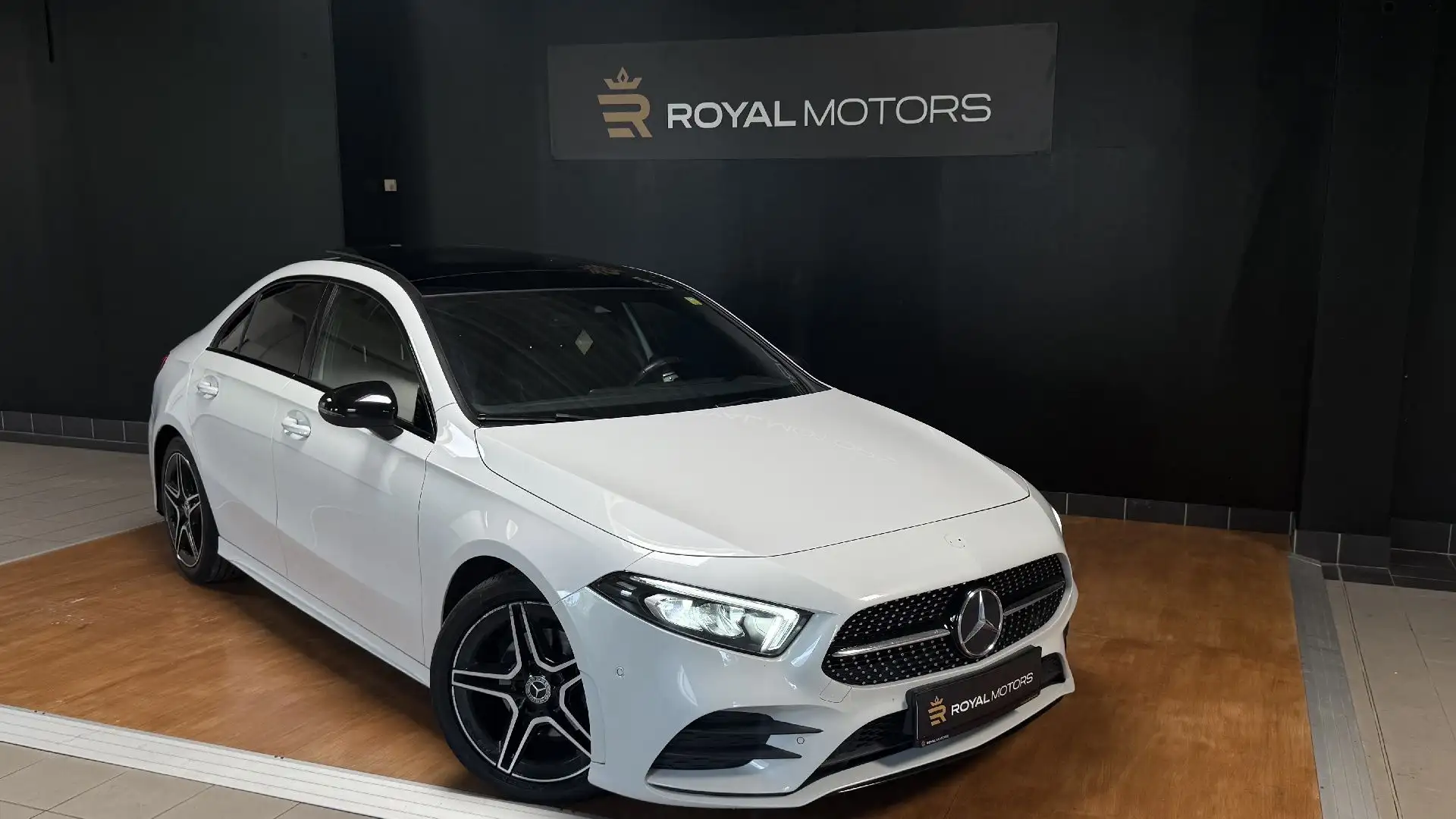 Mercedes-Benz A 180 A-Klasse A 180d Lim. AMG Line Weiß - 1