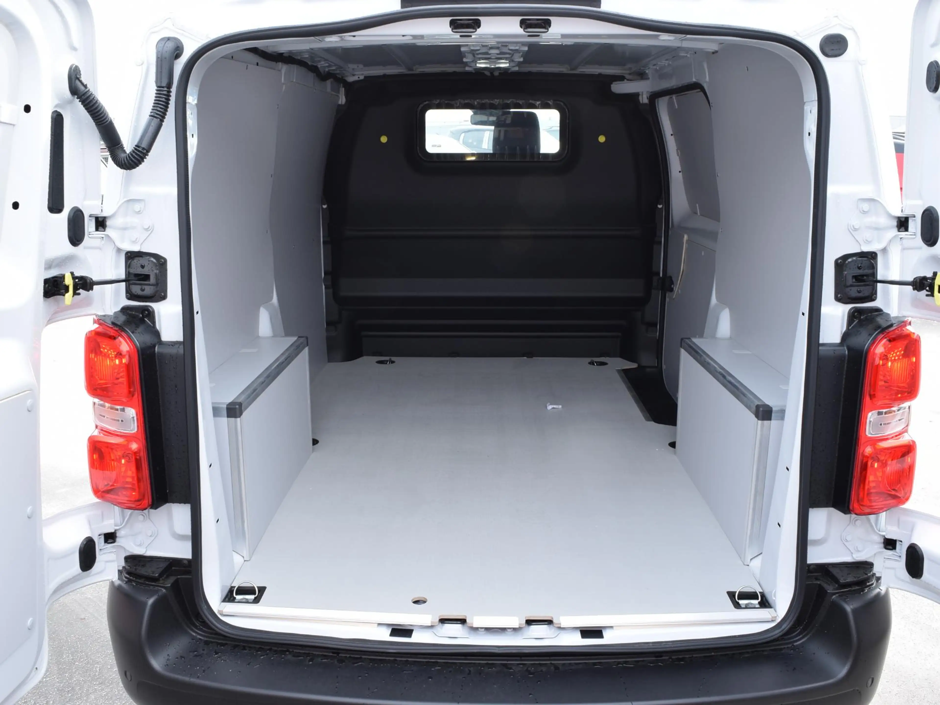 Opel Vivaro-e Electric L2 75 kWh LED Laadruimteverlichting (FC56 — photo 7