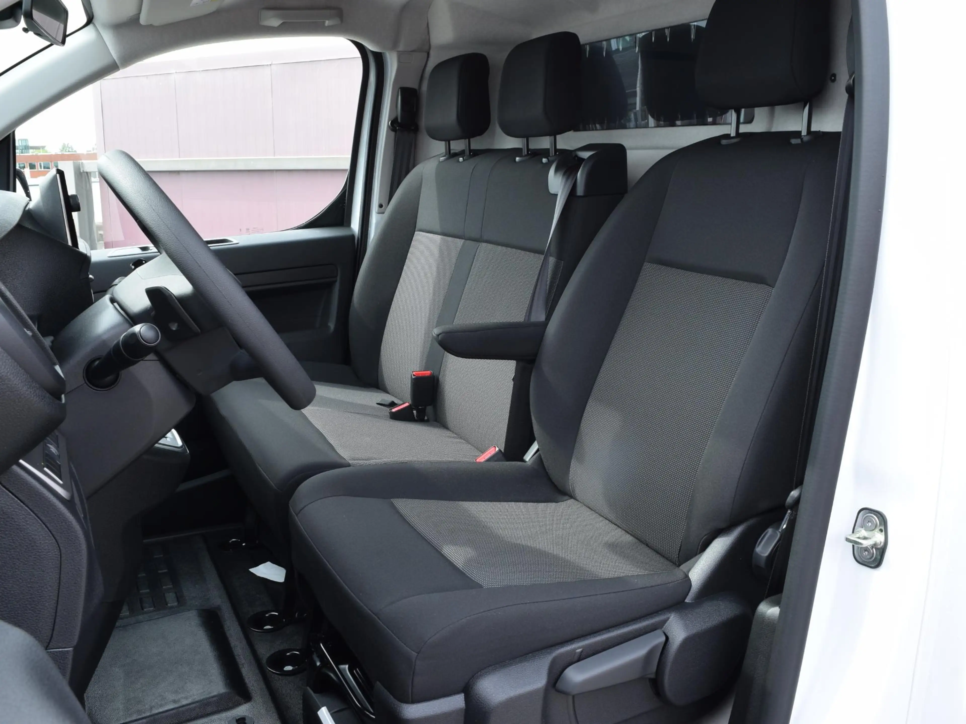 Opel Vivaro-e Electric L2 75 kWh LED Laadruimteverlichting (FC56 — photo 9
