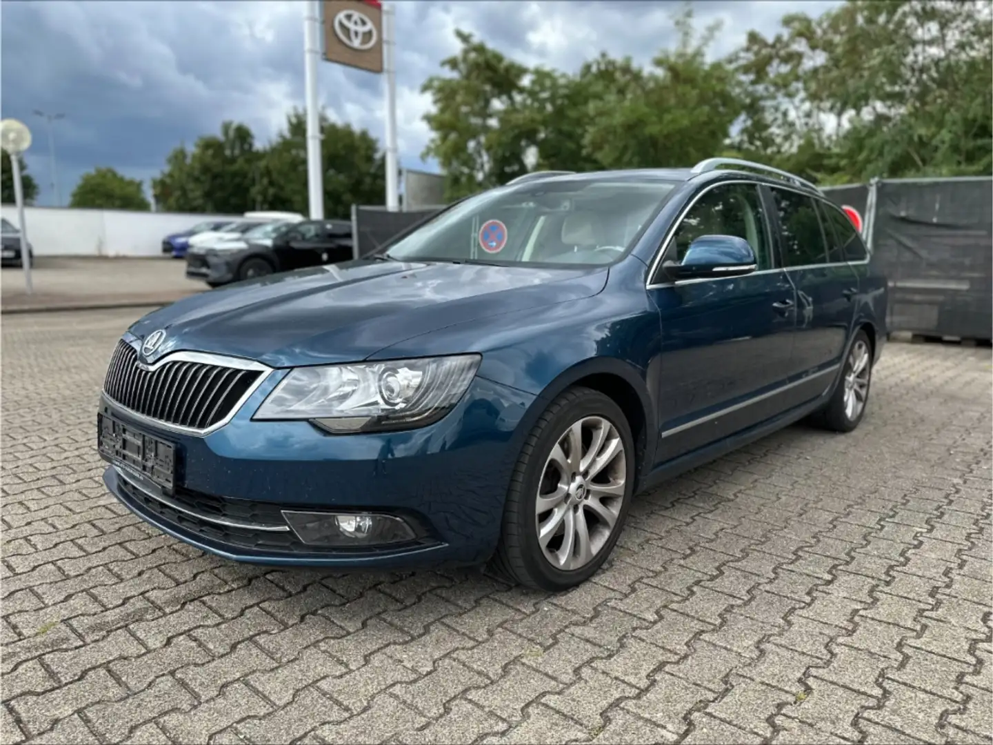 Skoda Superb Combi Elegance 2.0 TDI Blau - 1