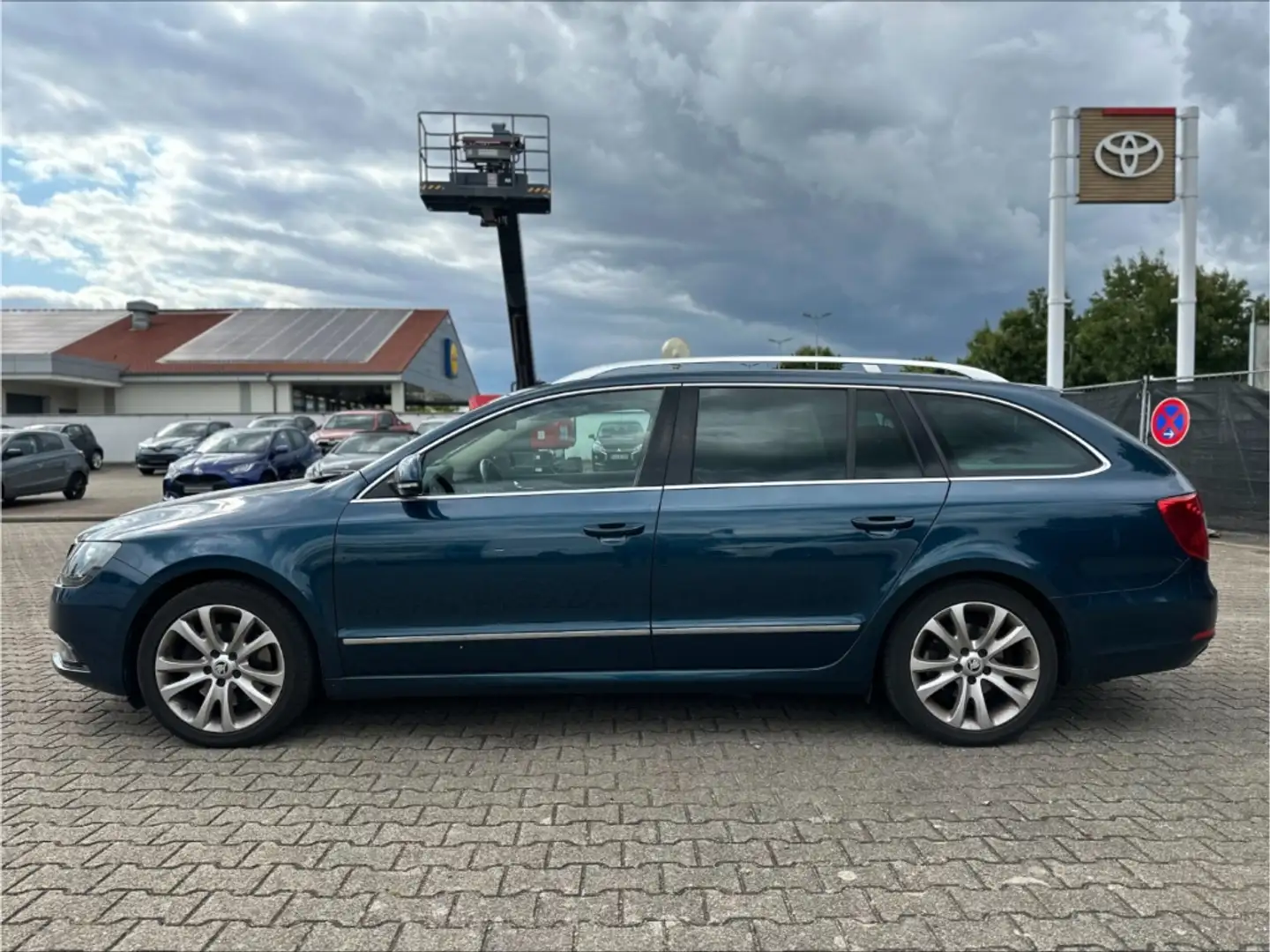 Skoda Superb Combi Elegance 2.0 TDI Blau - 2
