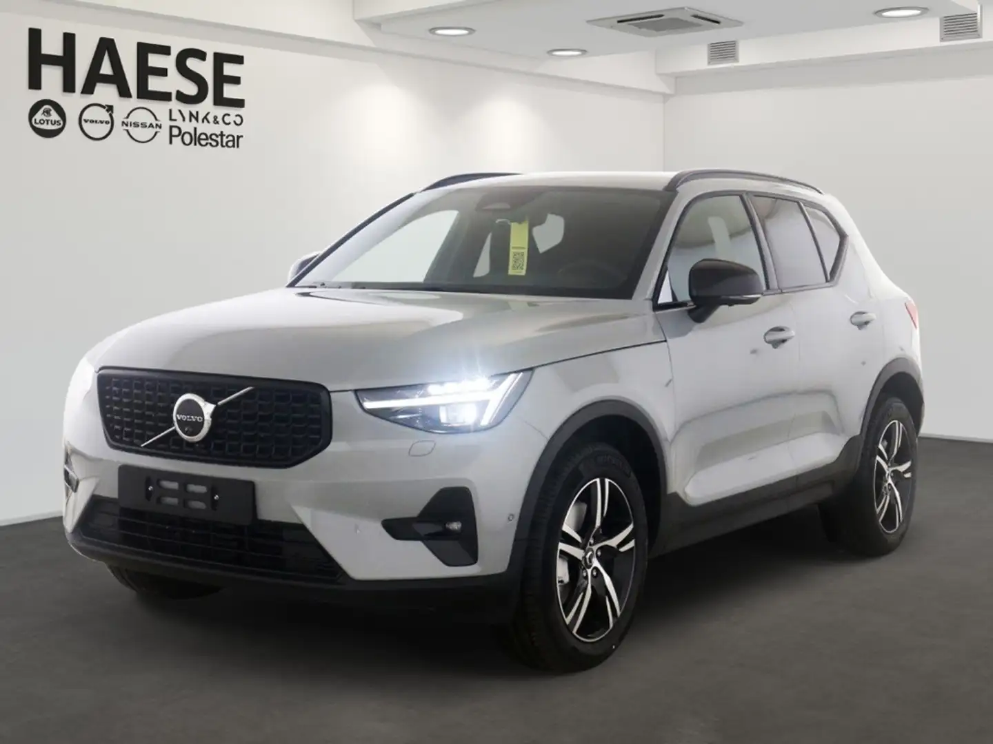 Volvo XC40 Plus Dark B3 EU6e HarmanKardon Navi Digitales Cock Grau - 1