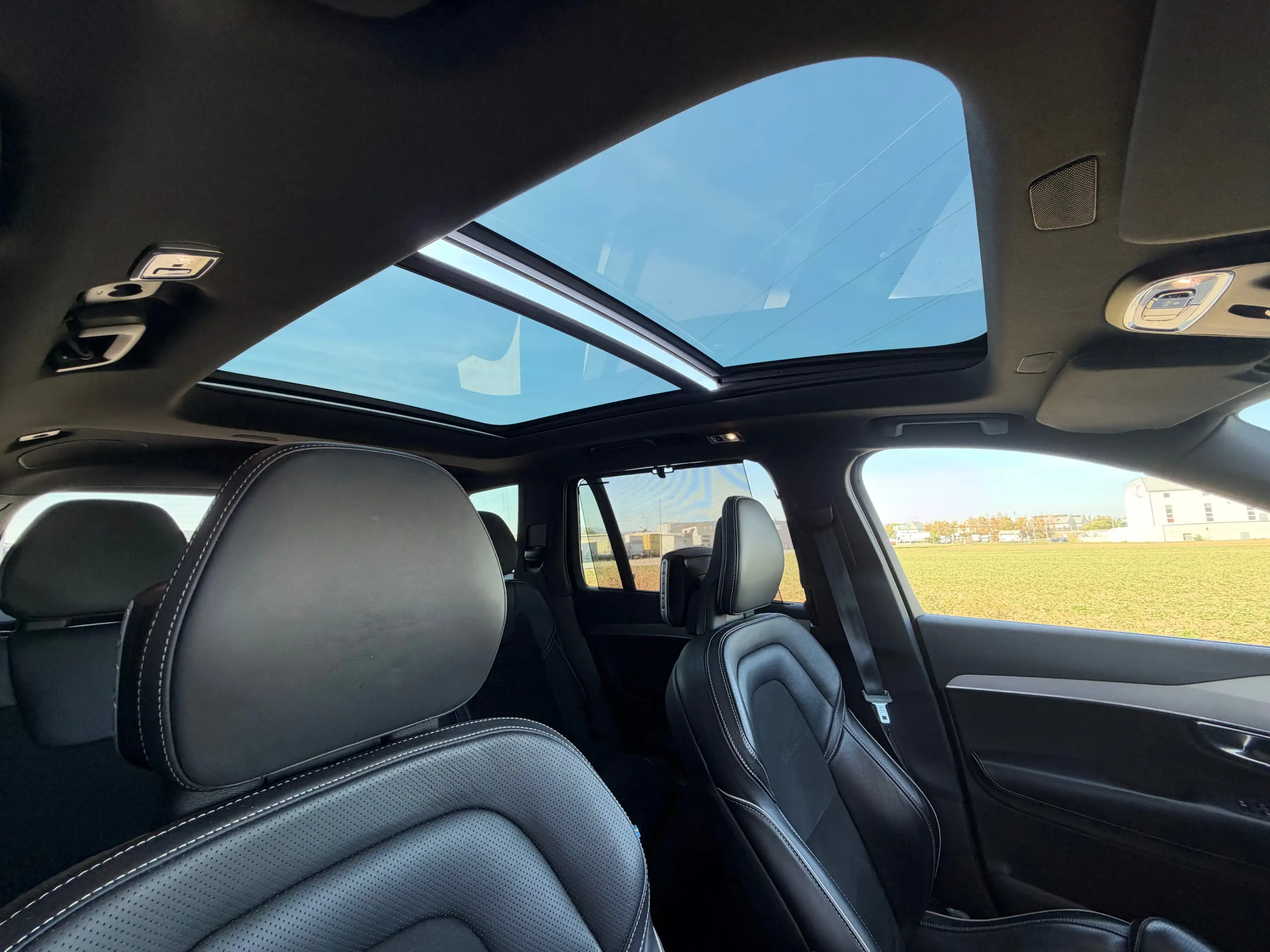 Volvo XC90 D5 AWD R-Design — photo 10