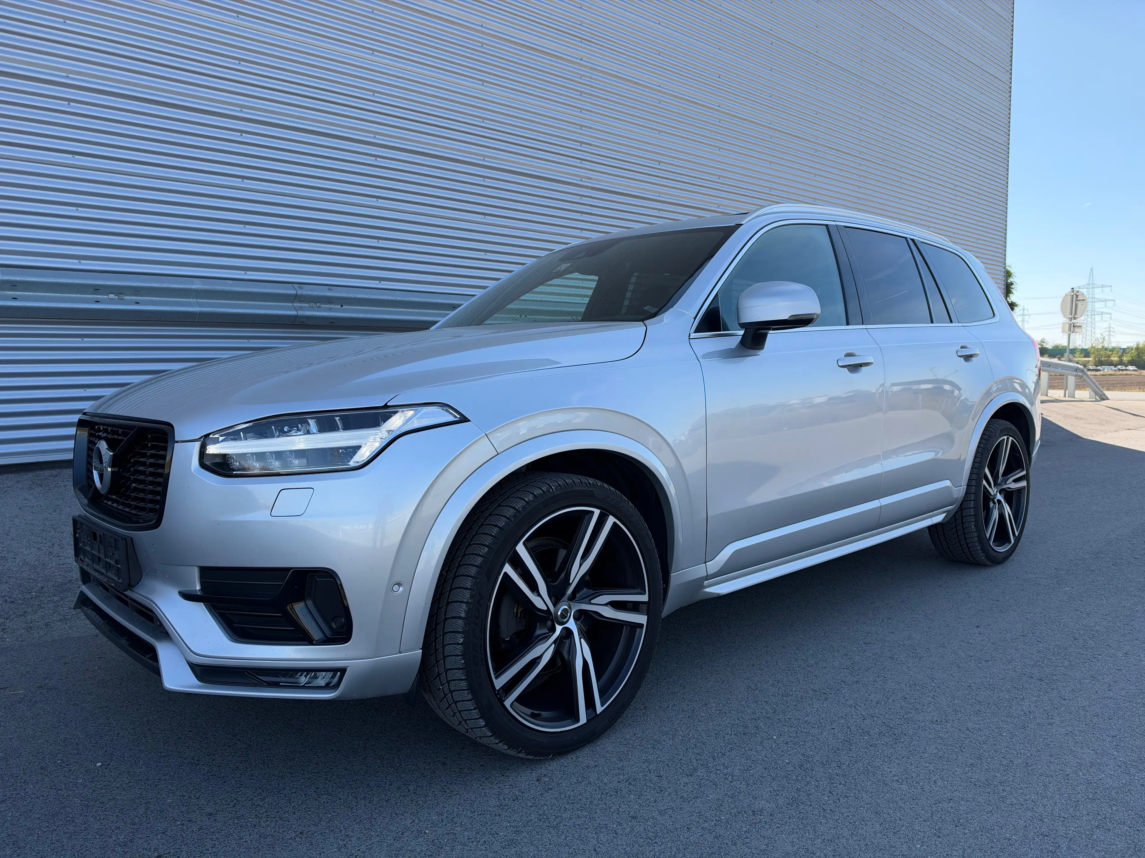 Volvo XC90 D5 AWD R-Design — photo 2