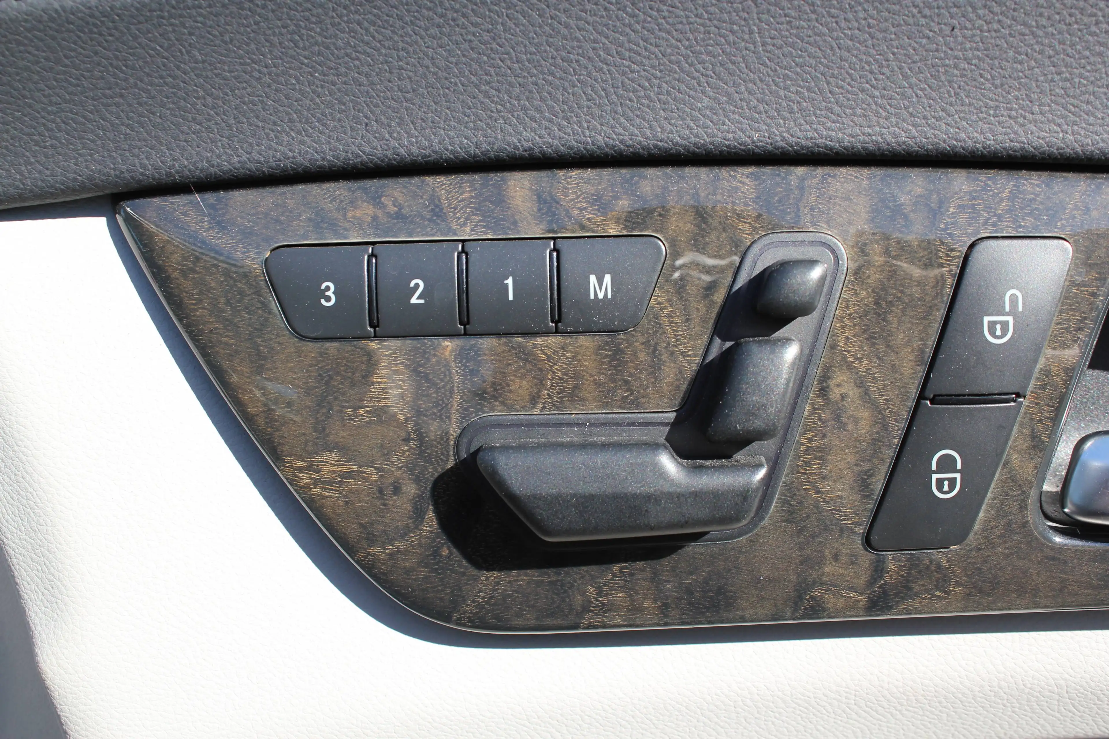 Mercedes-Benz CLS 500 CLS 500 4Matic-VOLLAUSSTATTUNG — photo 14