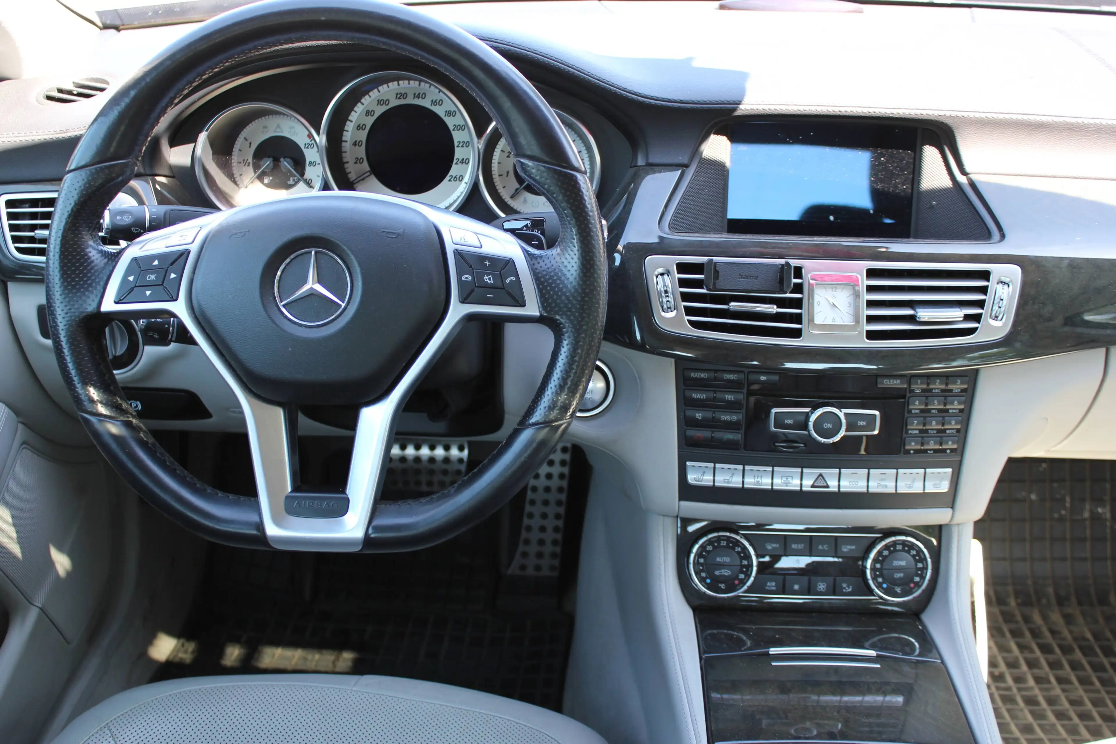 Mercedes-Benz CLS 500 CLS 500 4Matic-VOLLAUSSTATTUNG — photo 11