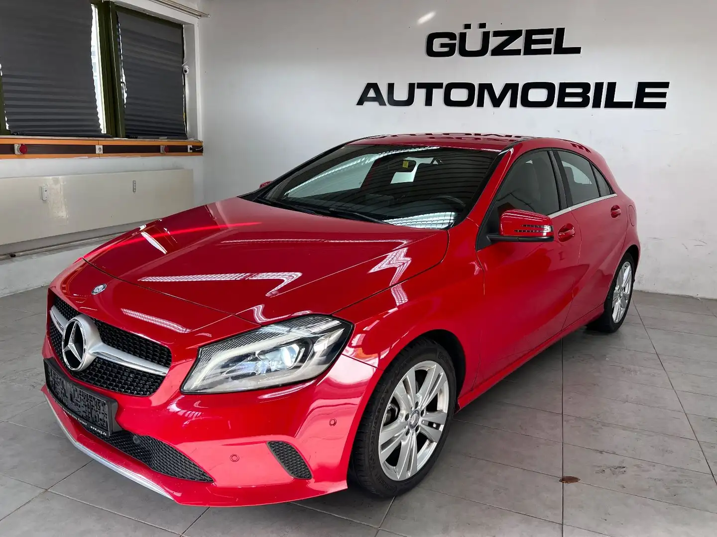 Mercedes-Benz A 200 d Score/SPORT/AUT/NAVI/LEDER/LED/SHZ/PDC Rot - 2