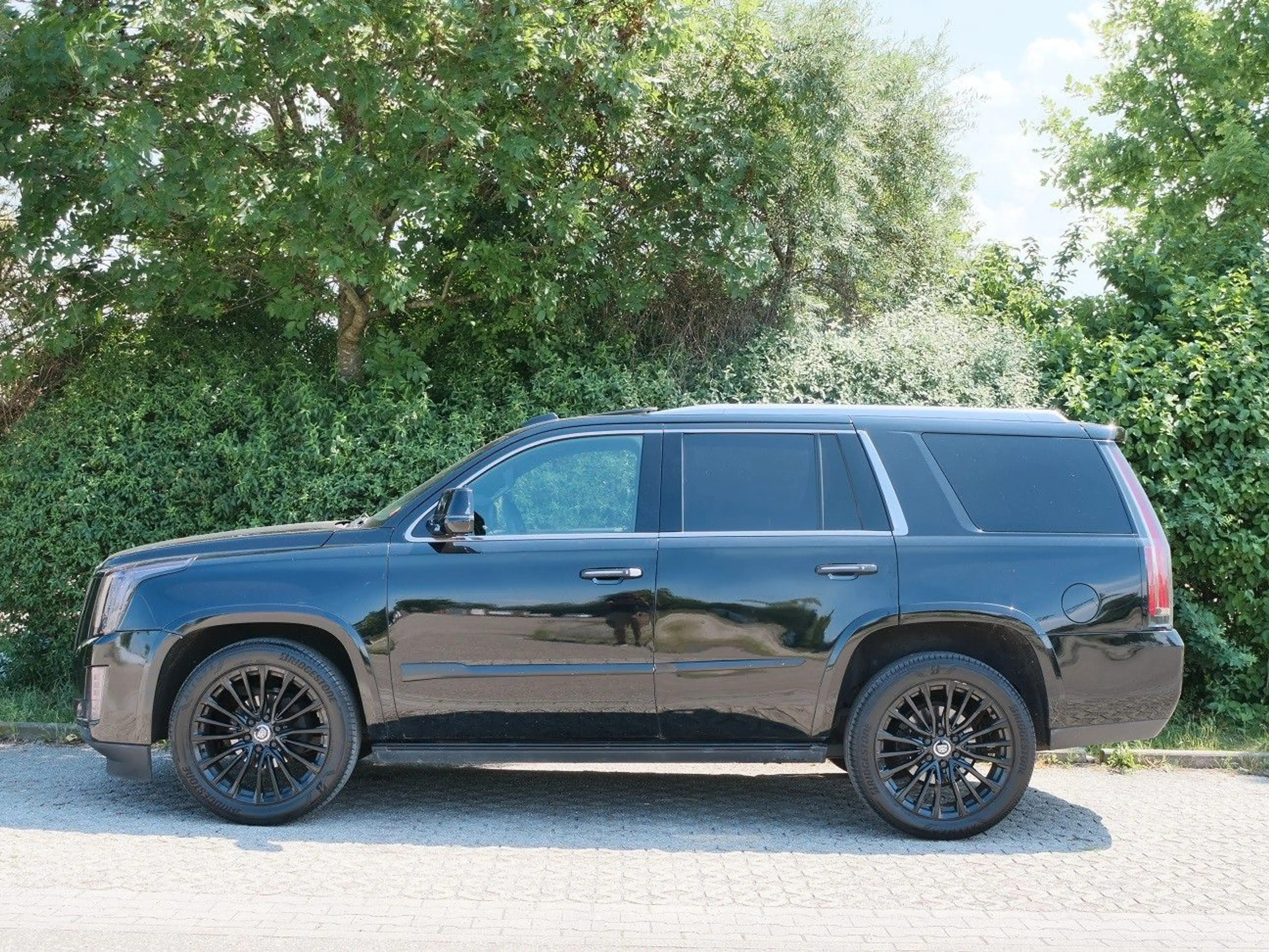 Cadillac Escalade GMT K2XL Platinum — photo 3