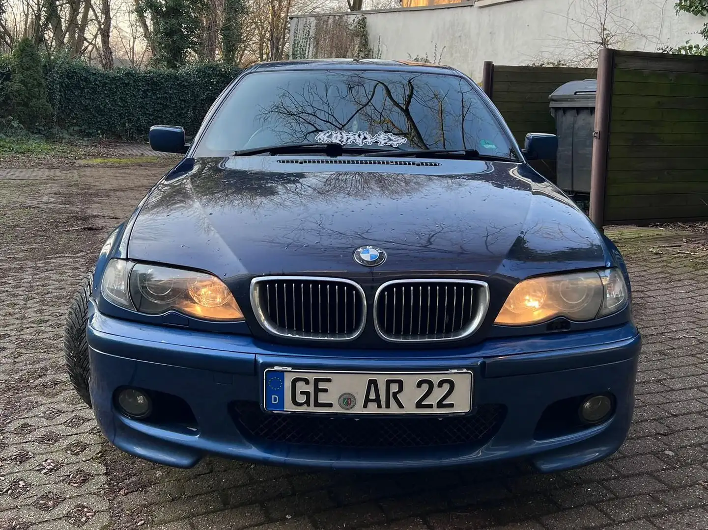 BMW 330 Blau - 1