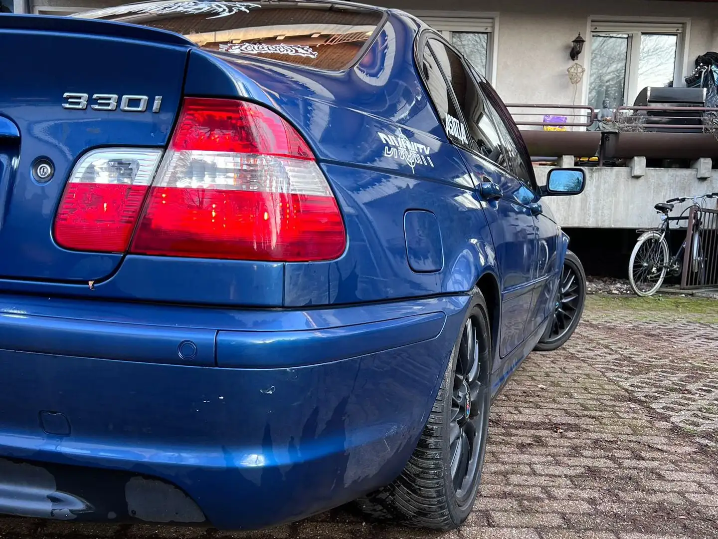 BMW 330 Blau - 2