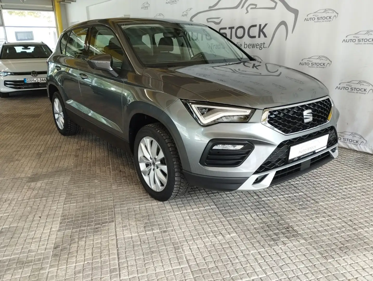 SEAT Ateca 2.0 TDI DSG Style Navi PDC LED Full Link Grijs - 1