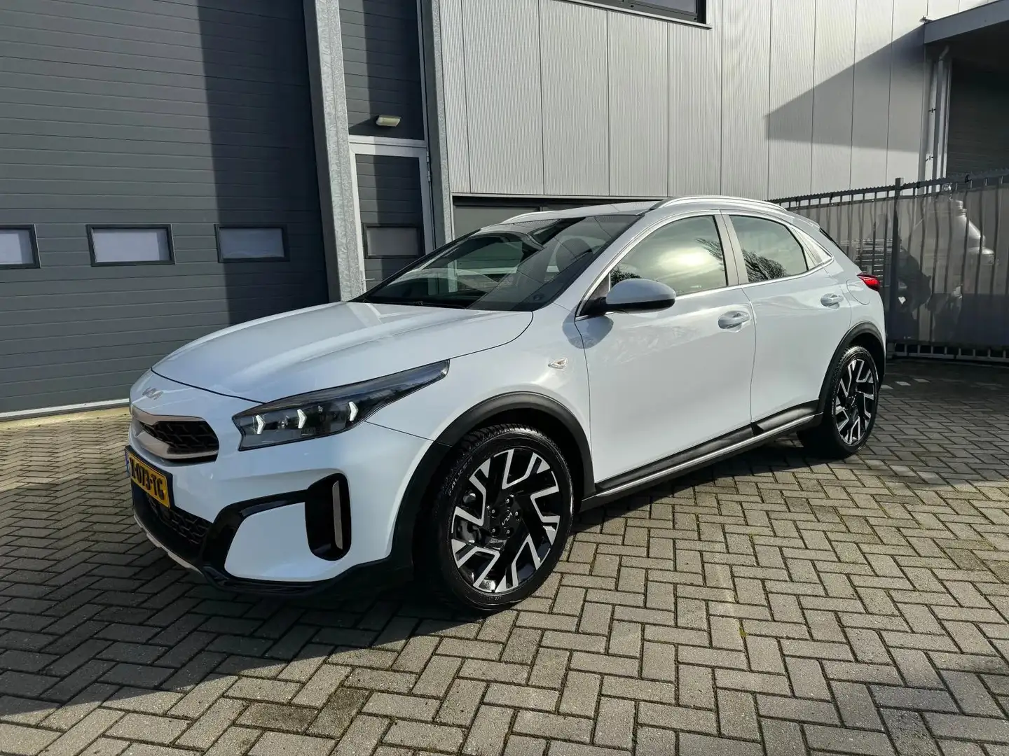 Kia XCeed 1.5 T-GDi DynamicLine, LED, Stoel-/stuurverwarming Wit - 1