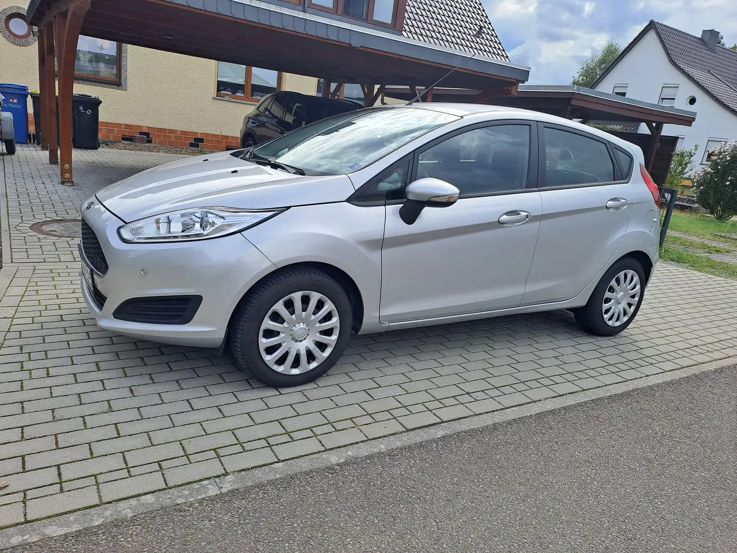 Ford Fiesta Fiesta 1.0 Trend Silber - 2