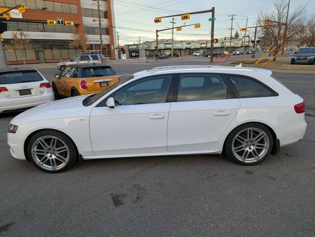 2010 Audi A4 4dr Wgn Auto quattro 2.0T Premium S Line thumb 6