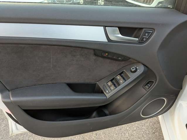 2010 Audi A4 4dr Wgn Auto quattro 2.0T Premium S Line thumb 17