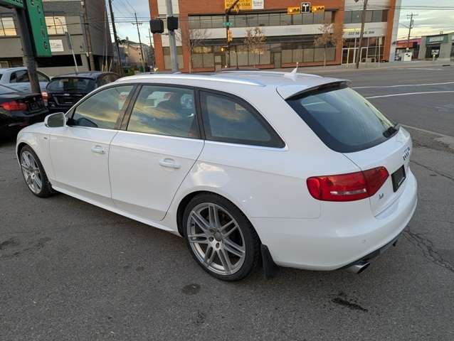2010 Audi A4 4dr Wgn Auto quattro 2.0T Premium S Line thumb 8