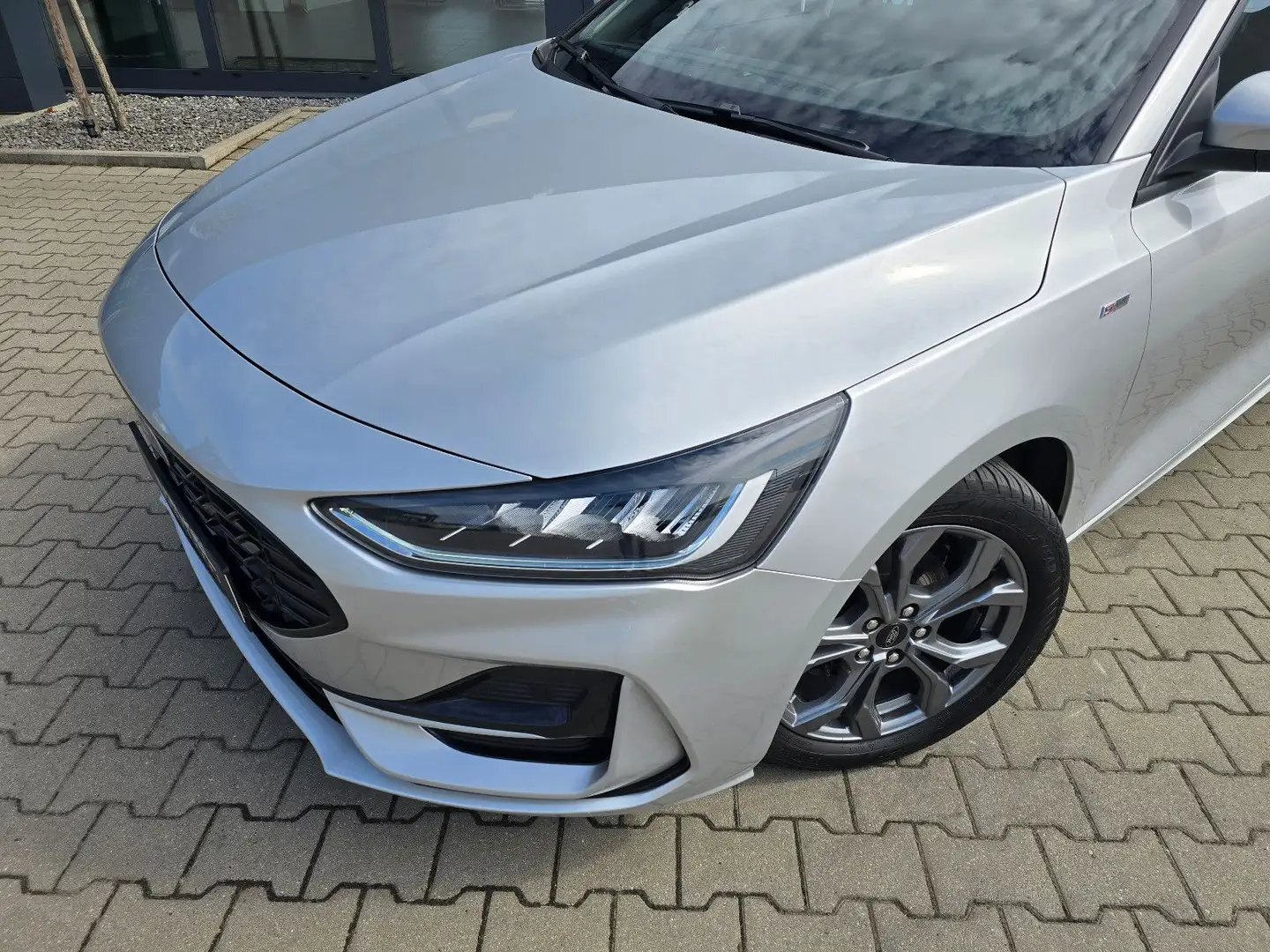 Ford Focus Turnier ST-Line X*Led*Kamera*Ahk*Voll* Grau - 2