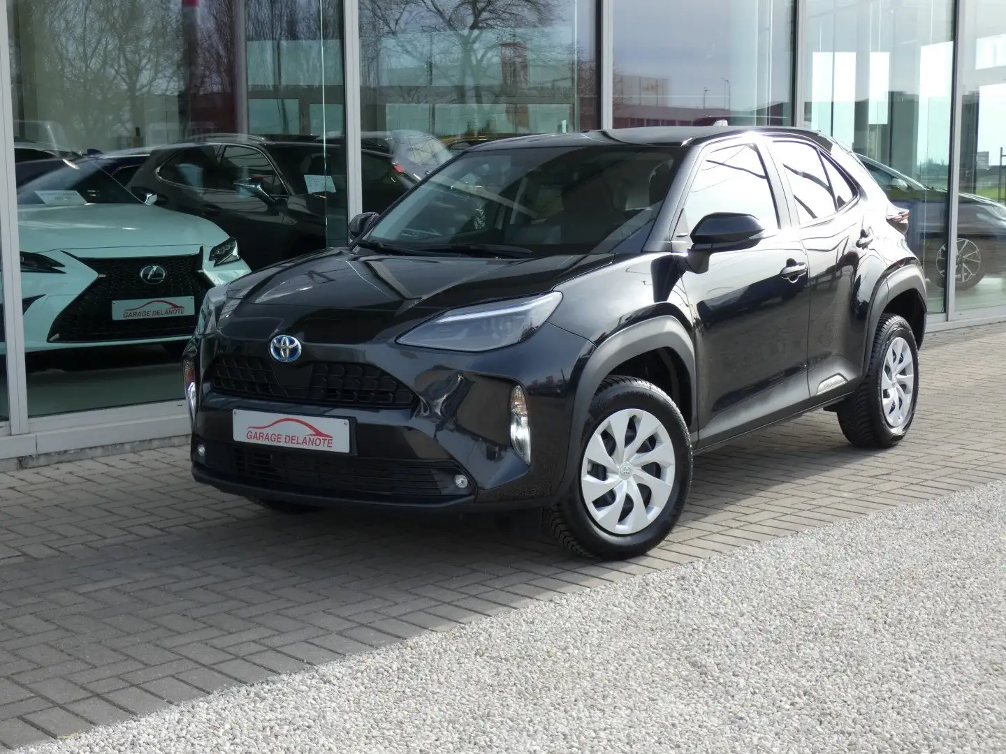 Toyota Yaris Cross 1.5i HYBRID Dynamic +Carplay +Parkeercamera Zwart - 2