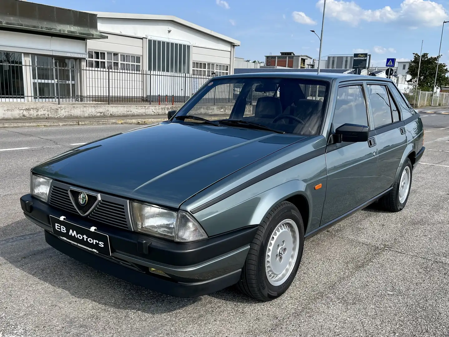 Alfa Romeo 75 2.5i V6 Quadrifoglio Verde - Targa MI Grigio - 1