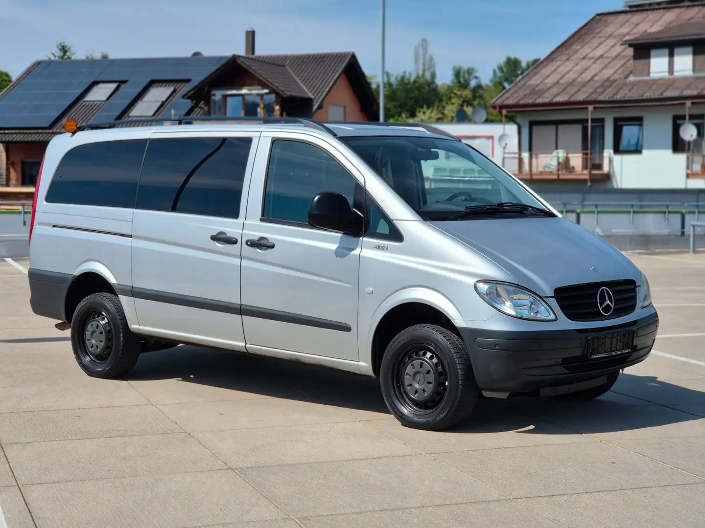 Mercedes-Benz Vito 115 CDI 4MATIC lang 8 Sitze Automatik 1-Hd - 1