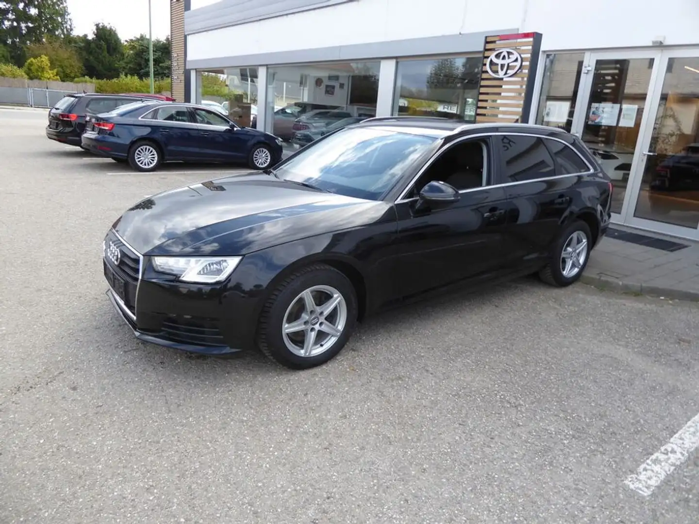 Audi A4 Avant 2,0 TDI S-tronic *NAVI*KAMERA*SHZ* Schwarz - 2