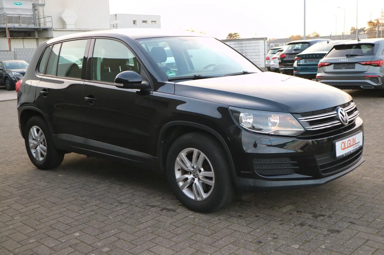 Volkswagen Tiguan Trend & Fun BMT *NAVI*PDC*SHZ* Schwarz - 2