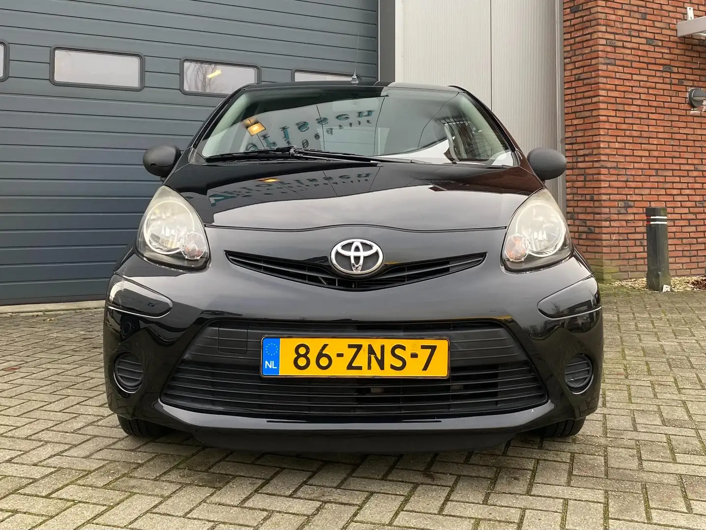 Toyota Aygo 1.0 VVT-i Comfort | Airco | Nieuwe APK | 5 Deurs Zwart - 2