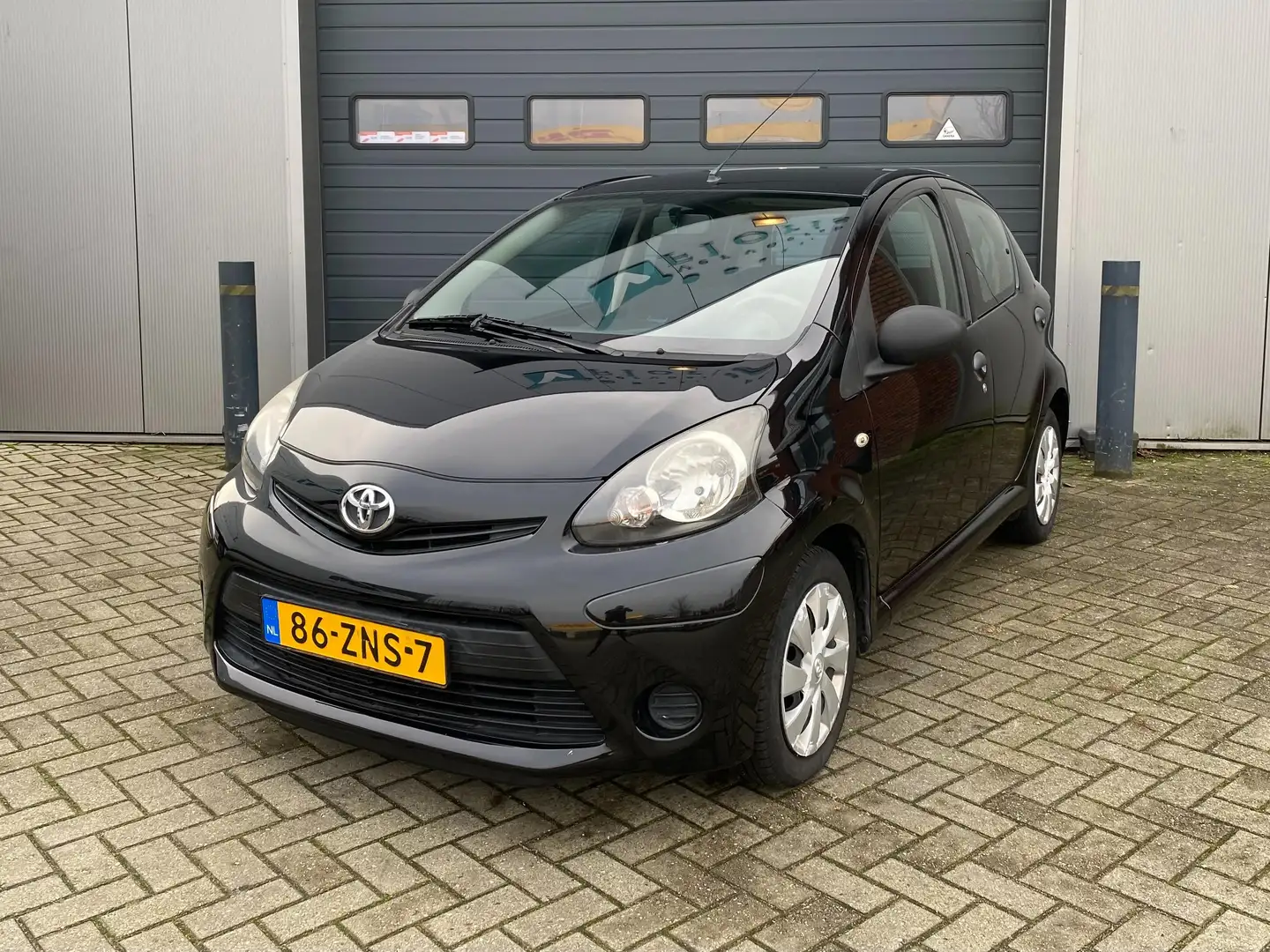 Toyota Aygo 1.0 VVT-i Comfort | Airco | Nieuwe APK | 5 Deurs Zwart - 1