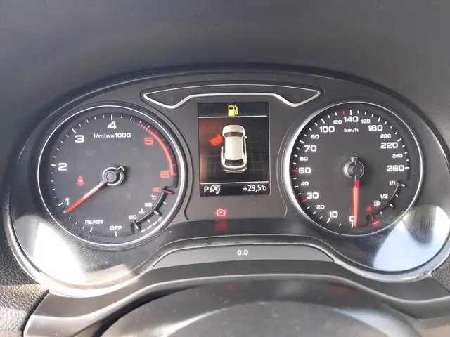 Audi Q2 view 9