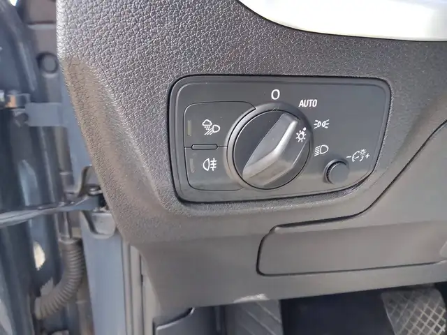 Audi Q2 view 10